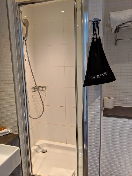 DoubleTree Amsterdam Centraal Station - Shower