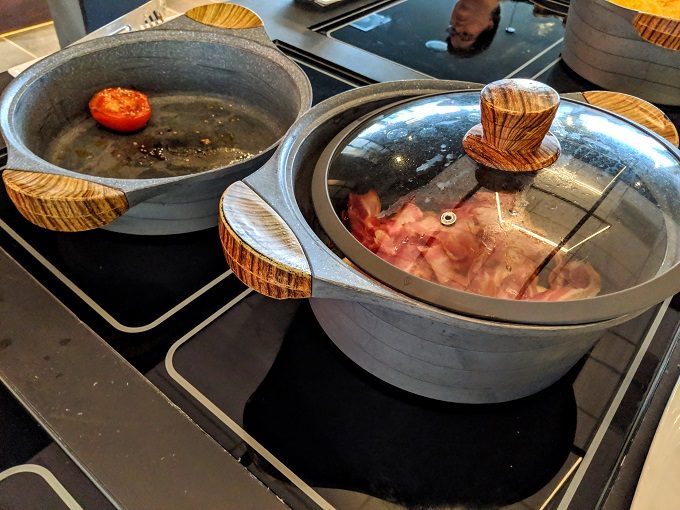 Renaissance Amsterdam Schiphol Airport breakfast - Tomatoes & bacon