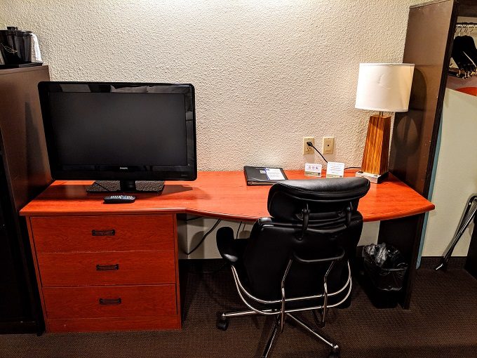 Sleep Inn Beaver-Beckley, West Virginia - TV, dresser, desk & office chair