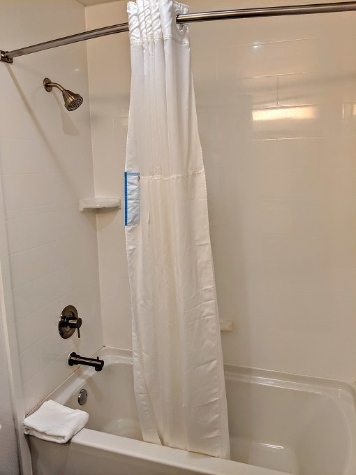 Hampton Inn Colchester, Vermont - Bathtub & shower