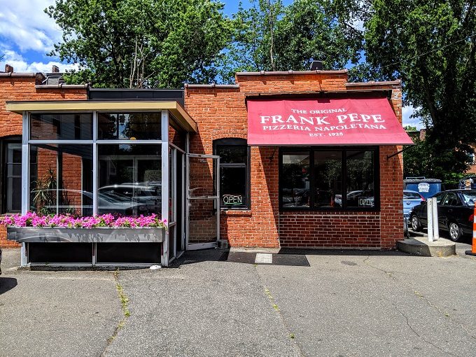 Frank Pepe Pizzeria Napoletana in New Haven, Connecticut