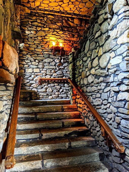 Gillette Castle - Entrance stairwell