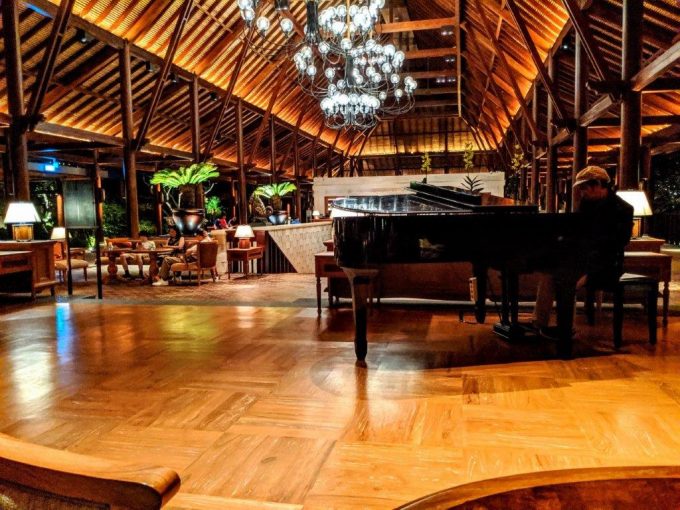 Hyatt Regency Bali - Piano Lounge at night