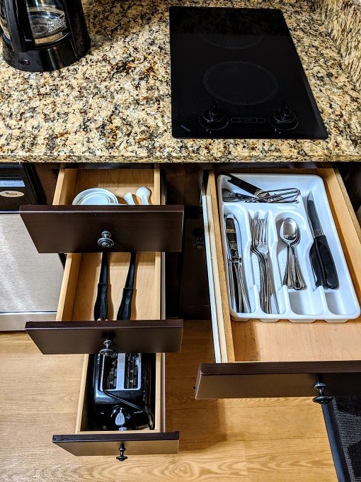 TownePlace Suites Winchester, Virginia - Silverware & cooking utensils