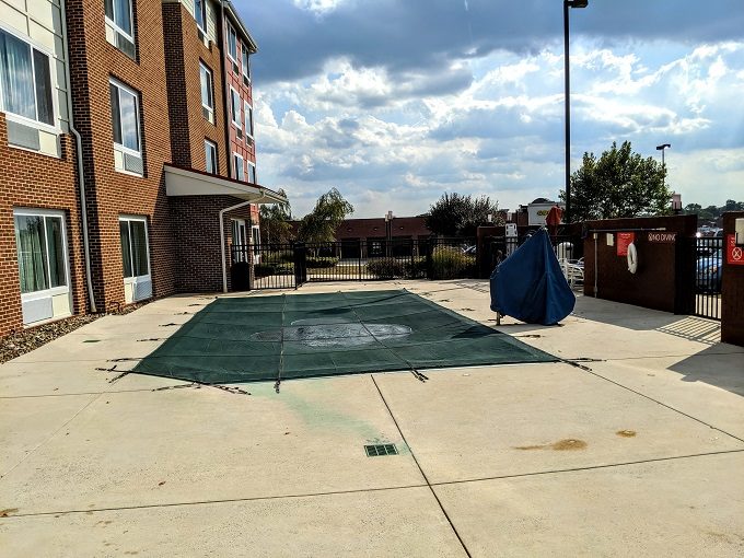 TownePlace Suites Winchester, Virginia - Swimming pool