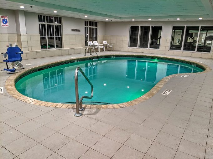 Country Inn & Suites Chattanooga-Lookout Mountain - Indoor swimming pool