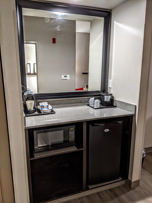 Country Inn & Suites Chattanooga-Lookout Mountain - Mini fridge & microwave