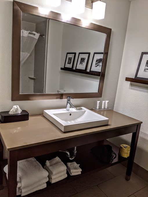 Country Inn & Suites Chattanooga-Lookout Mountain - Sink & vanity