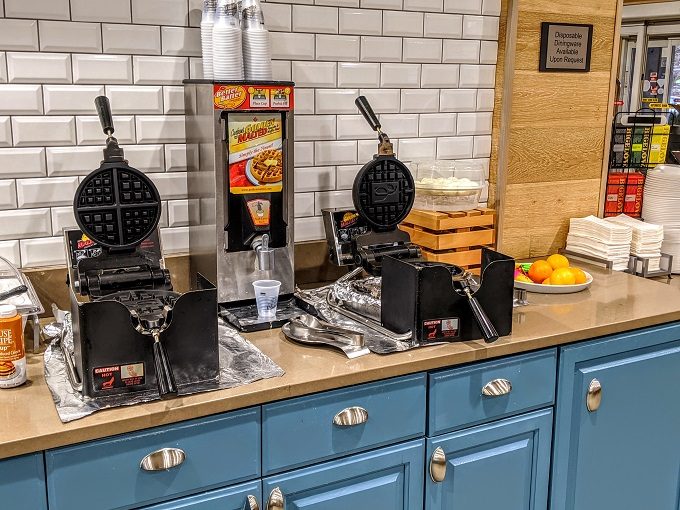 Country Inn & Suites Chattanooga-Lookout Mountain breakfast - Waffle maker