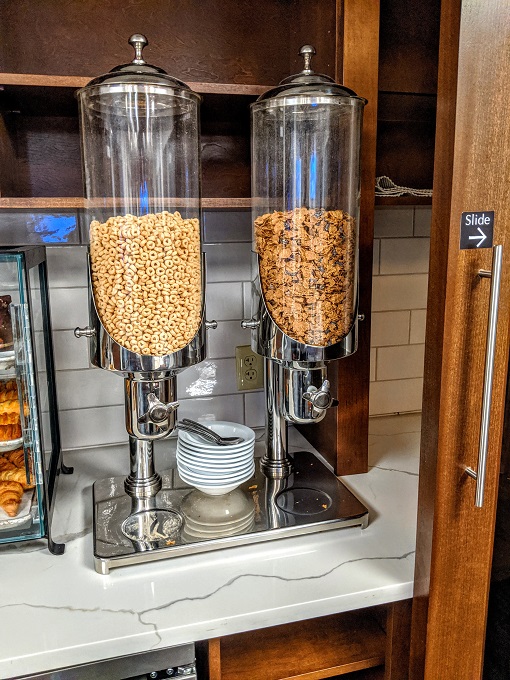 Hilton Nashville Airport, Tennessee - Executive Lounge breakfast - Cereal