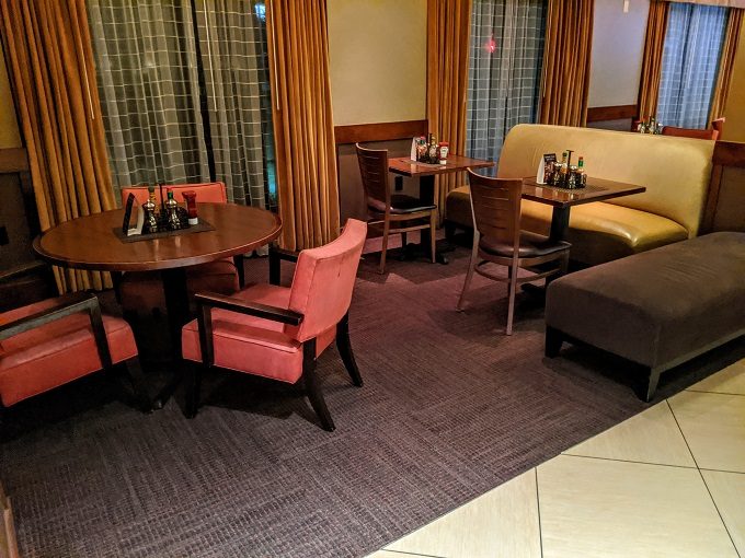 Hyatt Place Chantilly Dulles Airport-South breakfast - Lobby & breakfast seating 2