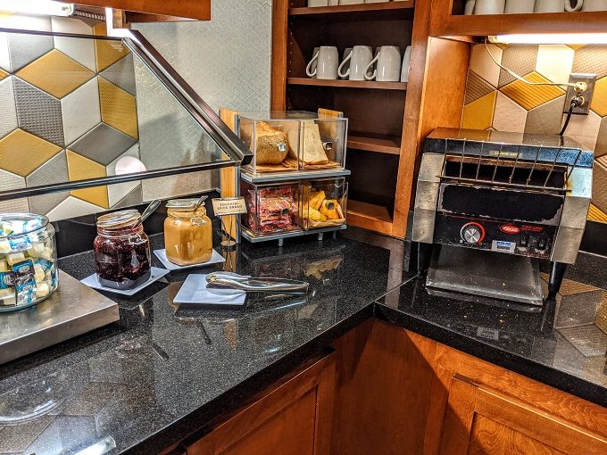 Hyatt Place Memphis-Primacy Parkway breakfast - Breads