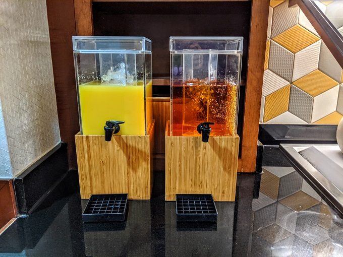 Hyatt Place Memphis-Primacy Parkway breakfast - Orange & apple juice