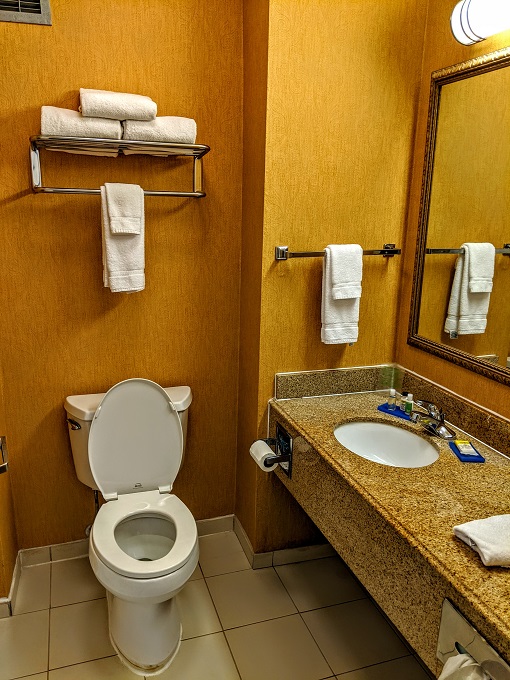 Holiday Inn Express New Albany, Mississippi - Bathroom