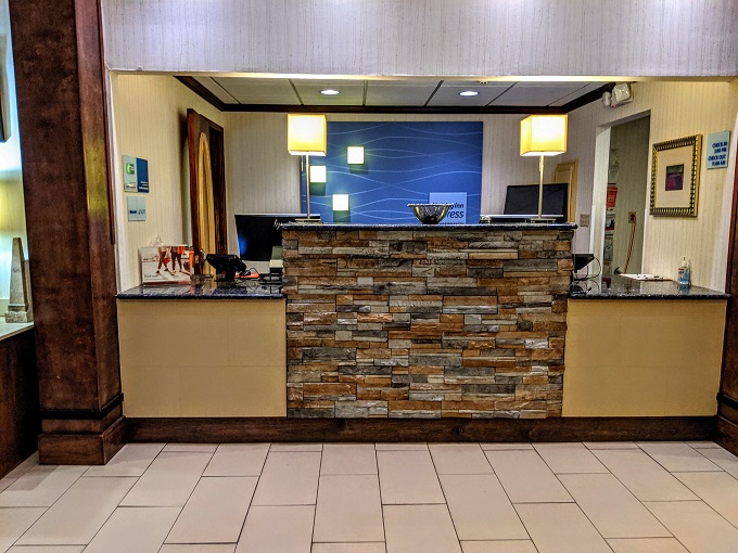 Holiday Inn Express New Albany, Mississippi - Front desk