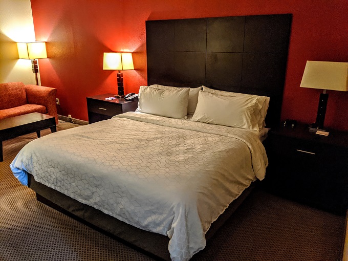 Holiday Inn Express New Albany, Mississippi - King bed