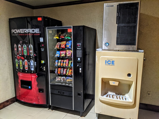 Holiday Inn Express New Albany, Mississippi - Vending machines