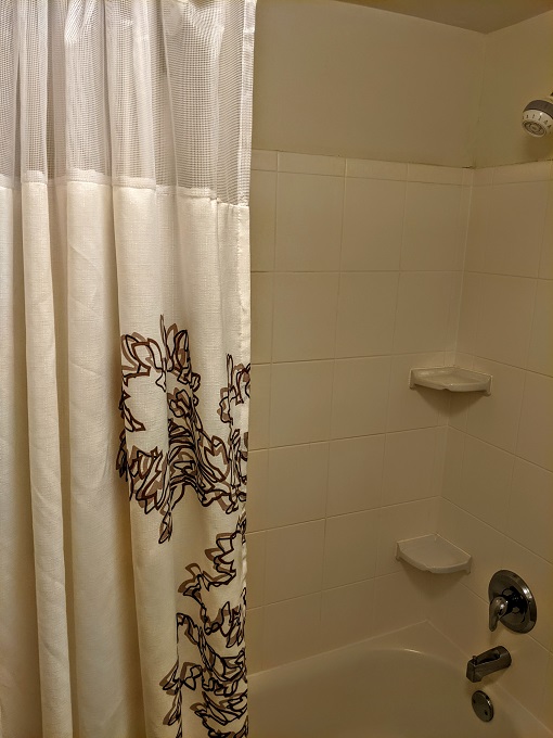 Residence Inn Jackson Ridgeland, MS - Bathtub with shower