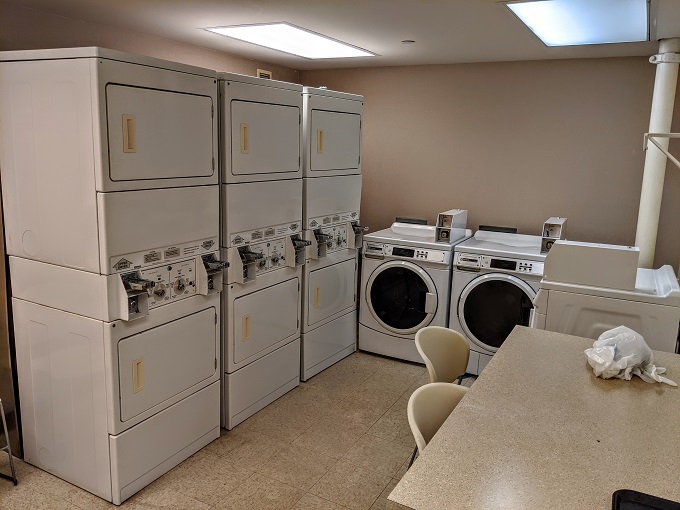 Residence Inn Jackson Ridgeland, MS - Guest laundry area