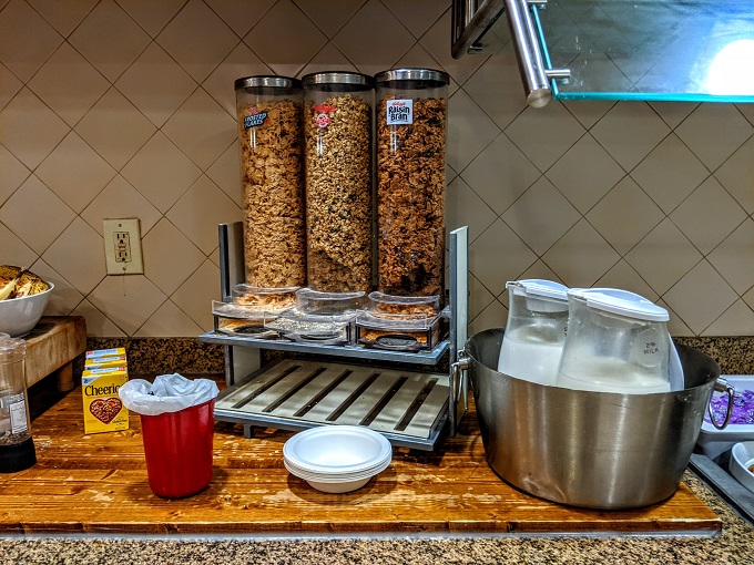 Residence Inn Jackson Ridgeland, MS breakfast - Cereal & milk