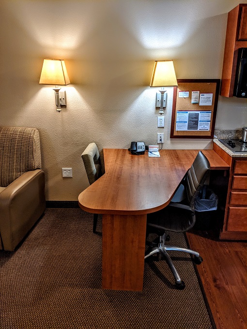 Candlewood Suites Lafayette, Louisiana - Desk & office chair