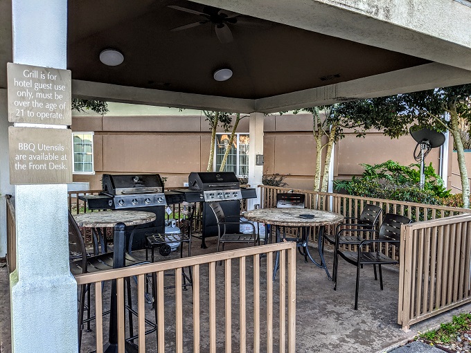 Candlewood Suites Lafayette, Louisiana - Gazebo seating with grills