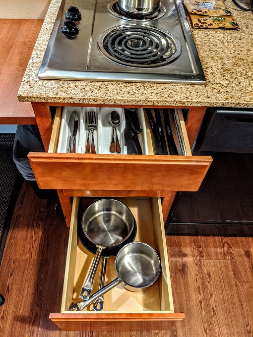 Candlewood Suites Lafayette, Louisiana - Silverware, cooking utensils & cookware