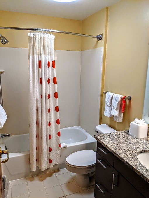TownePlace Suites New Orleans Metairie - Bathroom