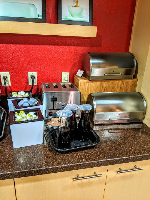 TownePlace Suites New Orleans Metairie breakfast - Breads, butter, cream cheese & syrup