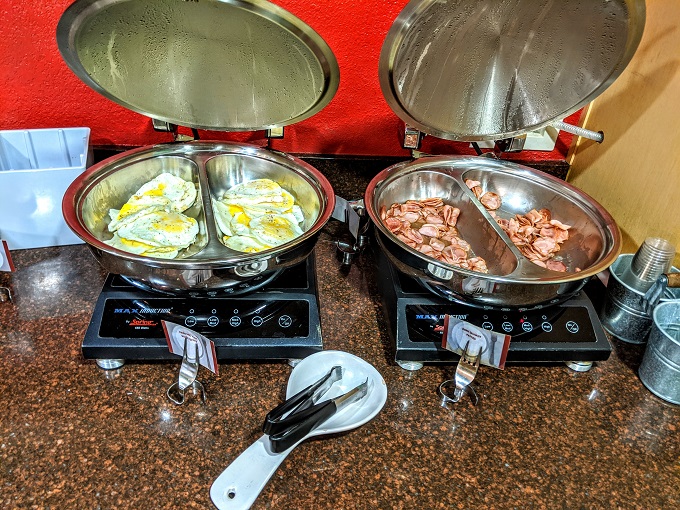 TownePlace Suites New Orleans Metairie breakfast - Fried eggs & ham