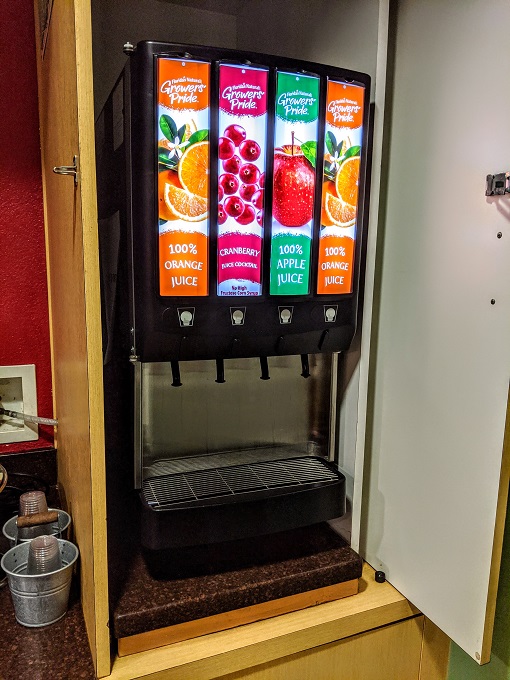 TownePlace Suites New Orleans Metairie breakfast - Juice machine