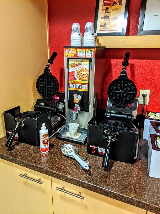 TownePlace Suites New Orleans Metairie breakfast - Waffle maker
