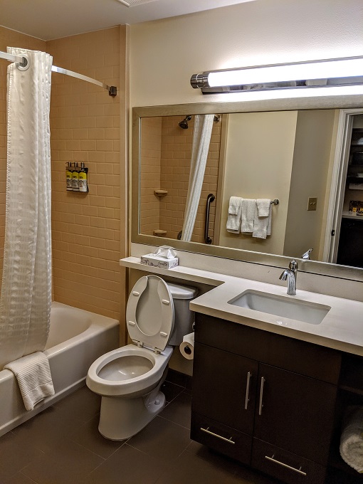 Candlewood Suites Lake Charles South, Louisiana - Bathroom