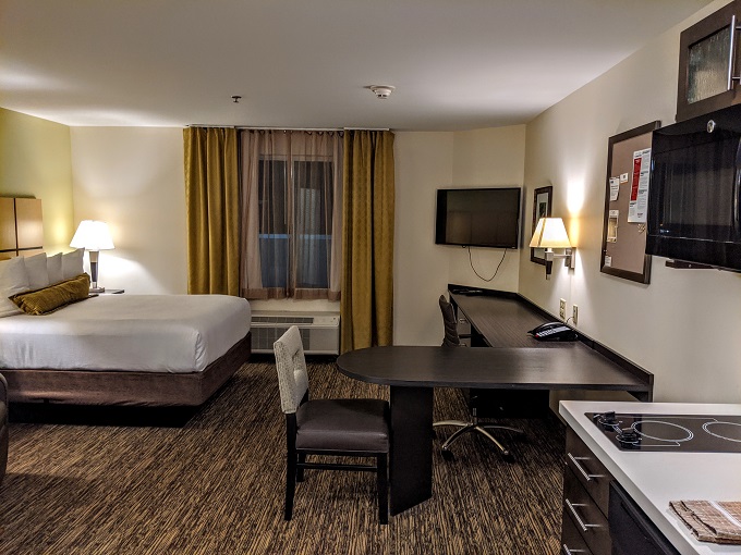 Candlewood Suites Lake Charles South, Louisiana - Queen studio suite