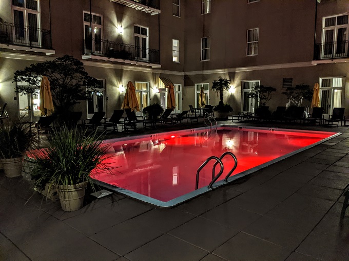 Hyatt Centric French Quarter New Orleans - Swimming pool by night