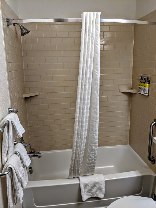 Candlewood Suites Albuquerque, NM - Bathtub with shower