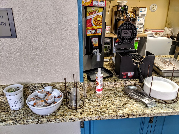 Country Inn & Suites Tucson Airport, Arizona breakfast - Waffle maker