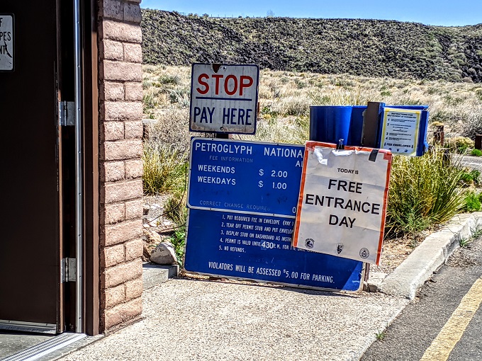 Petroglyph National Monument - Free parking day at Boca Negra Canyon