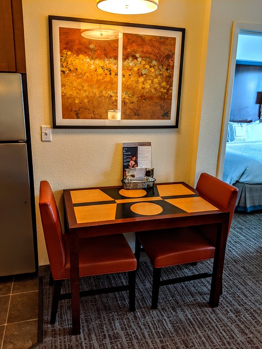 Residence Inn Cincinnati North West Chester - Dining table & chairs