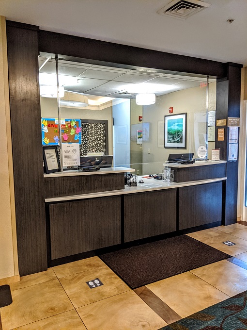 Candlewood Suites Virginia Beach Town Center - Front desk