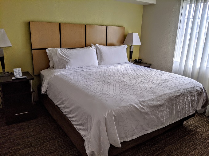 Candlewood Suites Virginia Beach Town Center - King bed