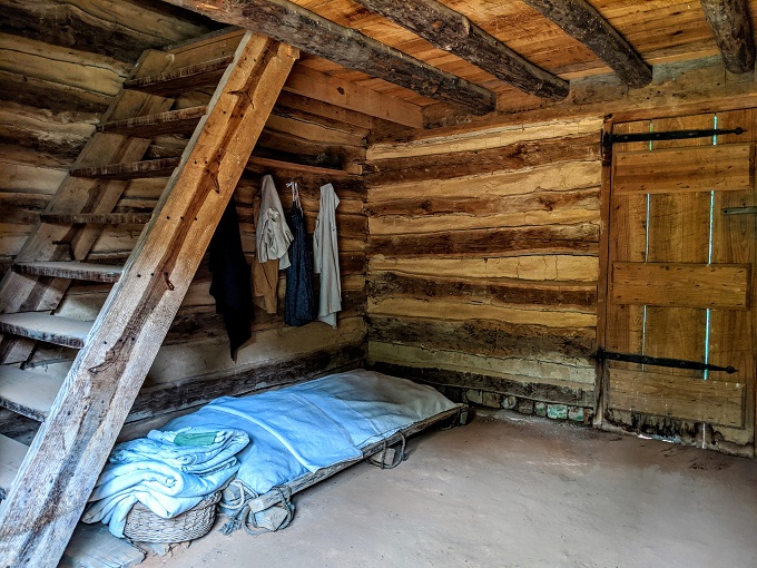 George Washington's Mount Vernon - Inside the slave cabin