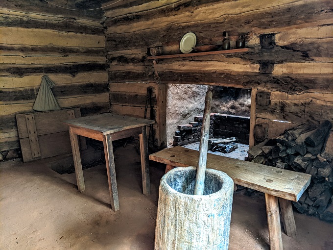 George Washington's Mount Vernon - Inside the slave cabin