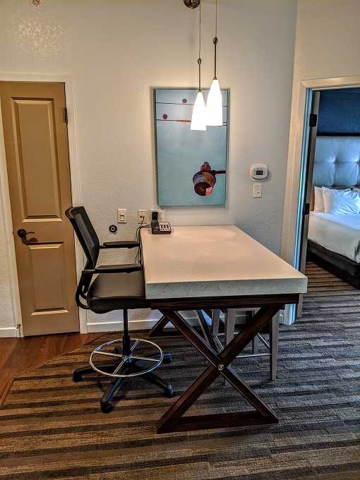 Hyatt House Sterling Dulles Airport North - Desk dining table