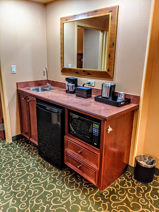Embassy Suites Hampton Convention Center, VA - Wet bar, mini fridge & microwave