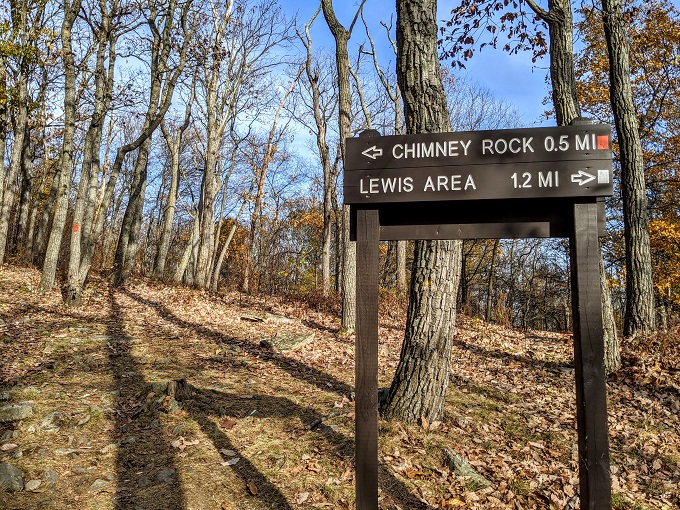 Chimney Rock & Wolf Rock Trails - Half a mile to Chimney Rock