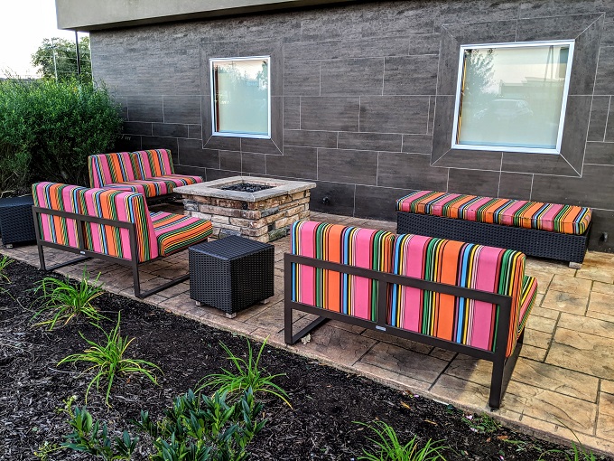 Home2 Suites Frederick, MD - Outdoor seating & firepit