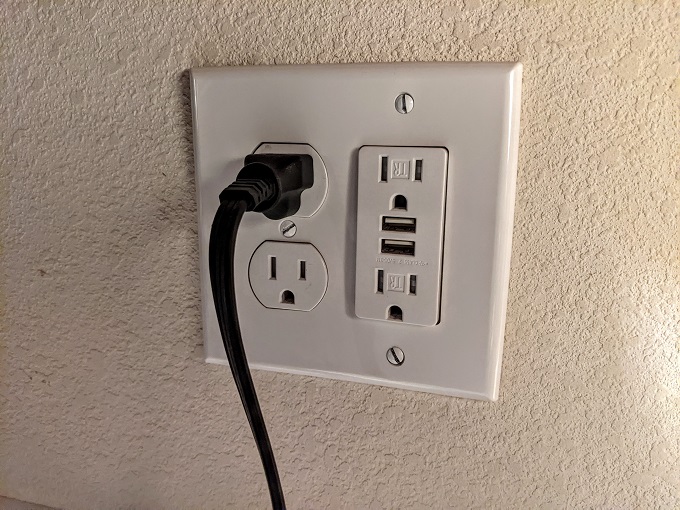 Home2 Suites Frederick, MD - Power outlets