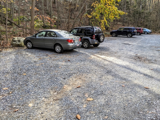 Wolf Rock & Chimney Rock Trail - Parking lot