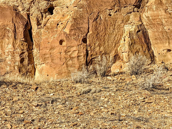 Rock markings on trail to Pueblo Bonito